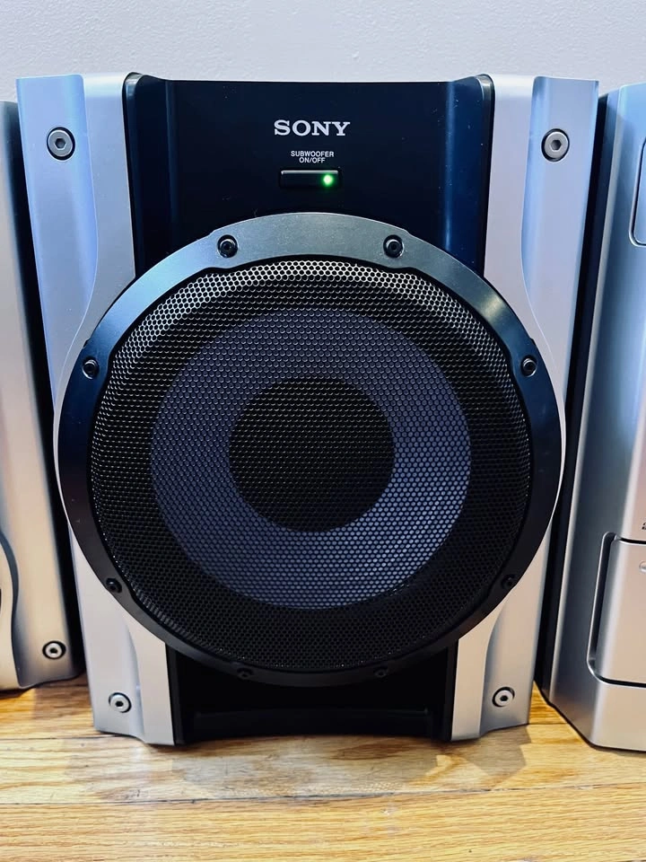 Sony Mini Hi-Fi Stereo System - 3-CD / Dual Cassette / AM/FM - photo 4
