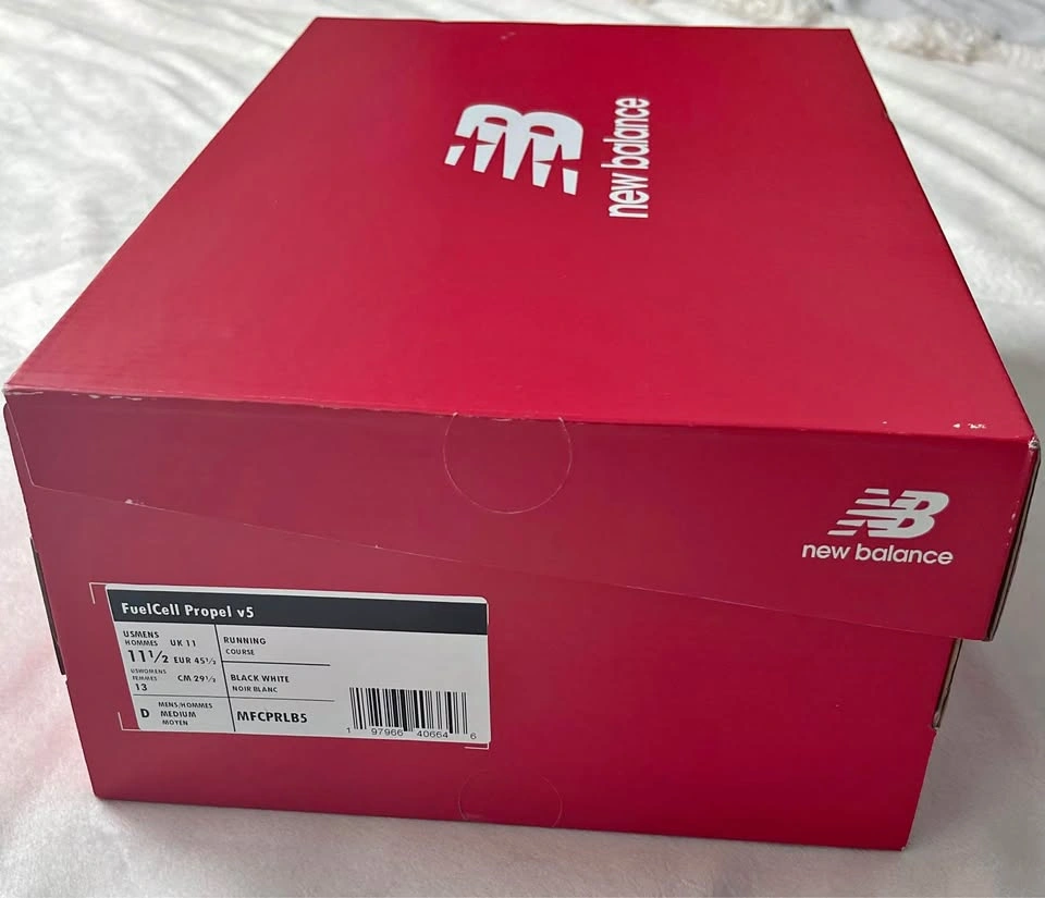 Brand new pair of New Balance FuelCell Propel v5 running shoes