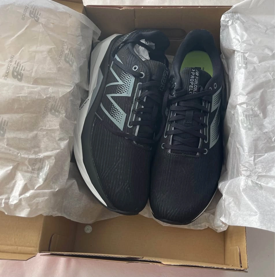 Brand new pair of New Balance FuelCell Propel v5 running shoes - photo 2