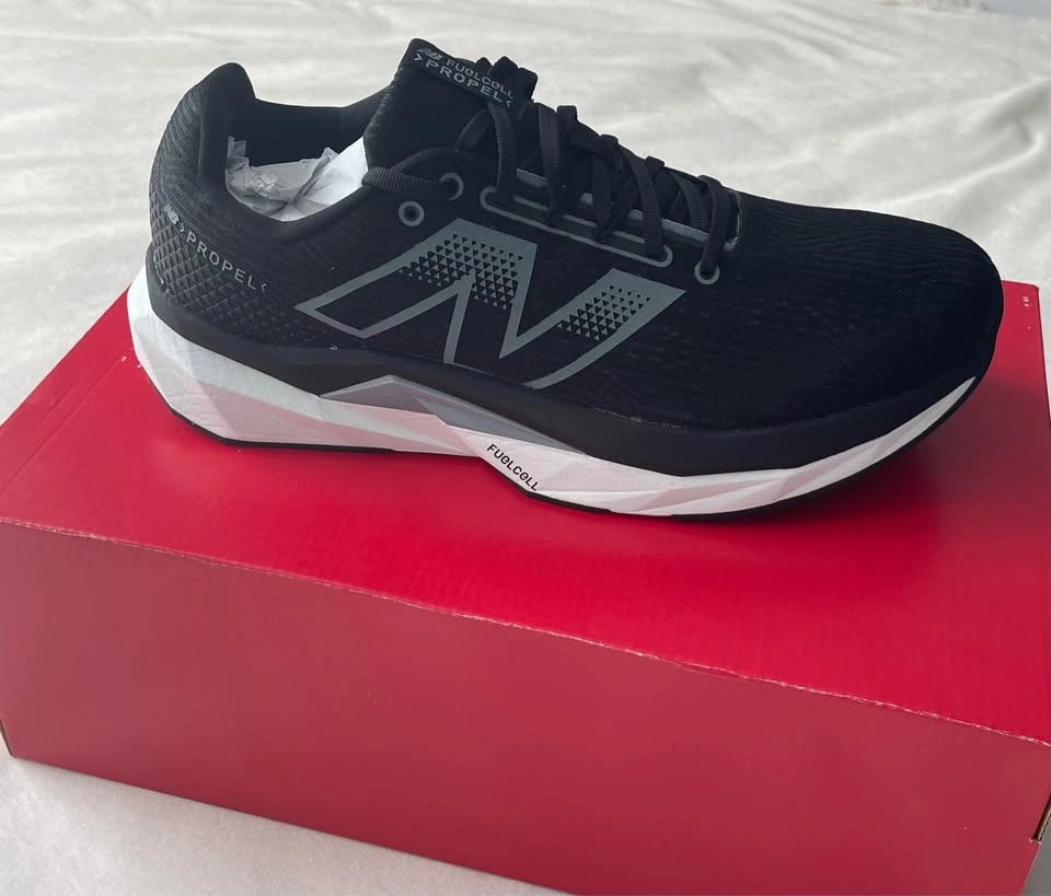 Brand new pair of New Balance FuelCell Propel v5 running shoes - photo 5