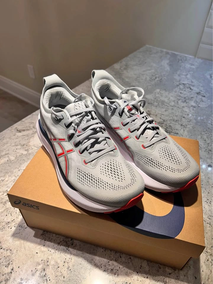Men’s Asics Gel-Kayano 31 size 10
