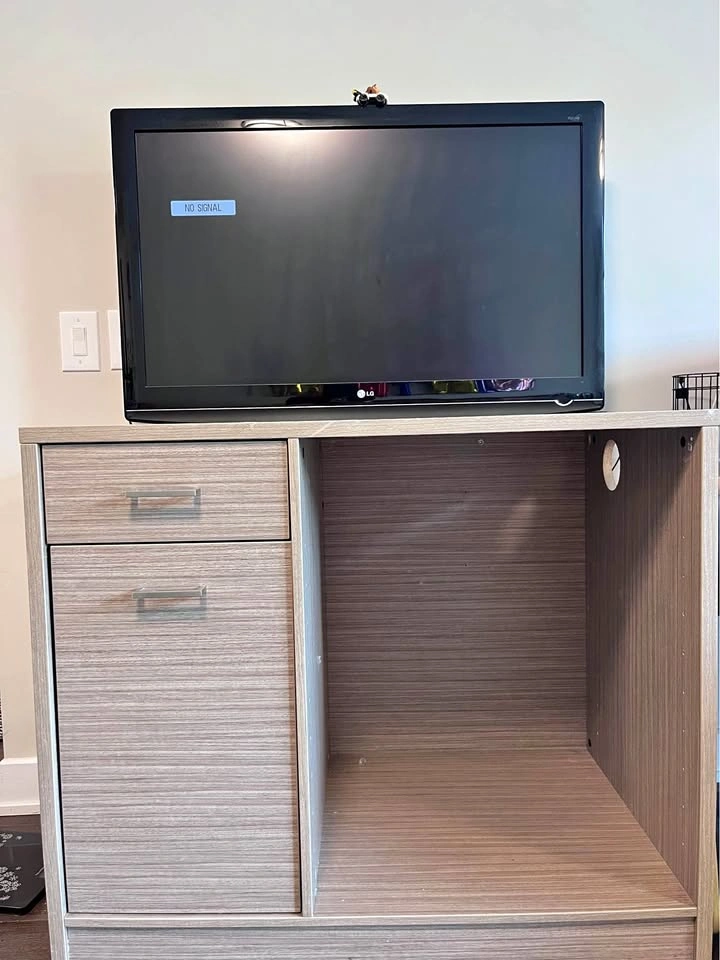 TV TABLE (very strong)
