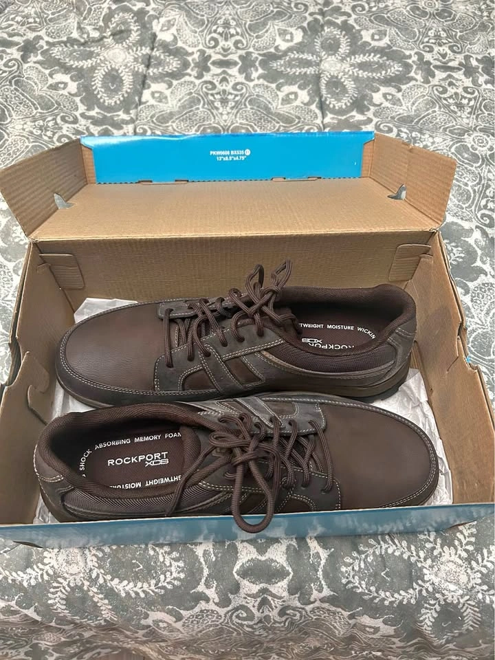 Men’s 9.5 brown Rockport XCS shoes