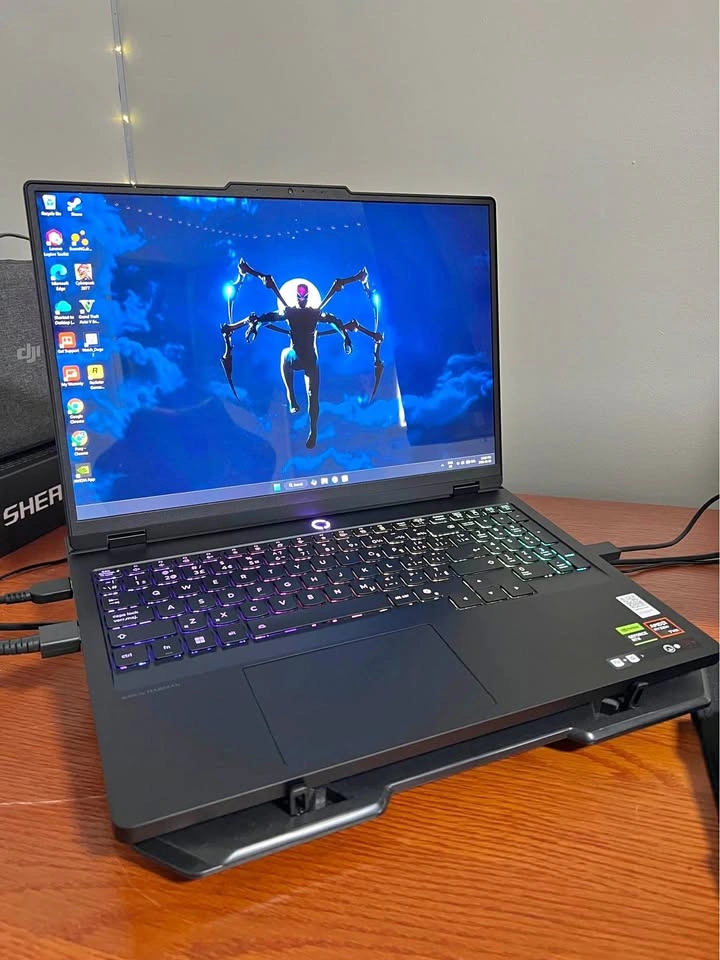 LEGION PRO 5 OLED - Ryzen 7 8745HX, 32GB RAM, RTX 5060, 2TB