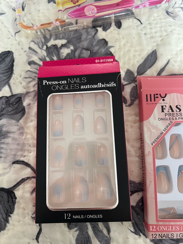 Press on nails
