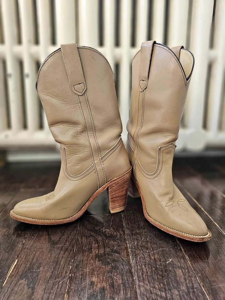 Size 6 Vintage Frye 7898 Western Boots Made in USA Beige