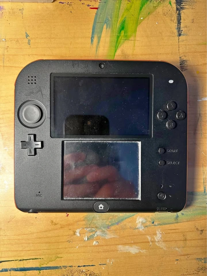 Nintendo 2DS + games