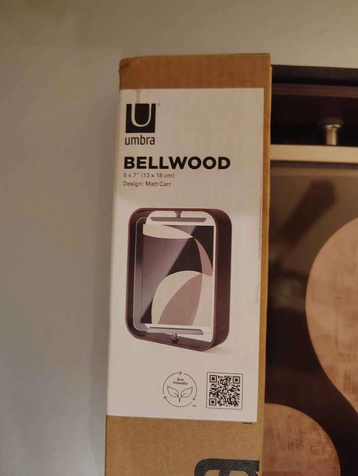 Umbra Bellwood 5x7 Desk Picture Frame – Aged Walnut - photo 3