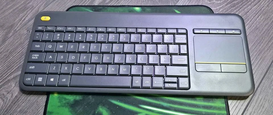 Logitech K400 + with razer mouse pad