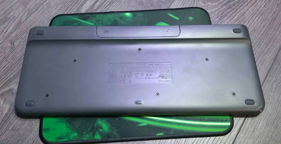 Logitech K400 + with razer mouse pad - photo 2