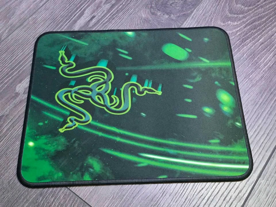 Logitech K400 + with razer mouse pad - photo 3