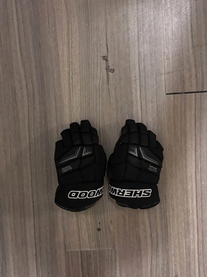 Sherwood Rekker, T60x, and E-Lite Junior Hockey Equipment Set - photo 2