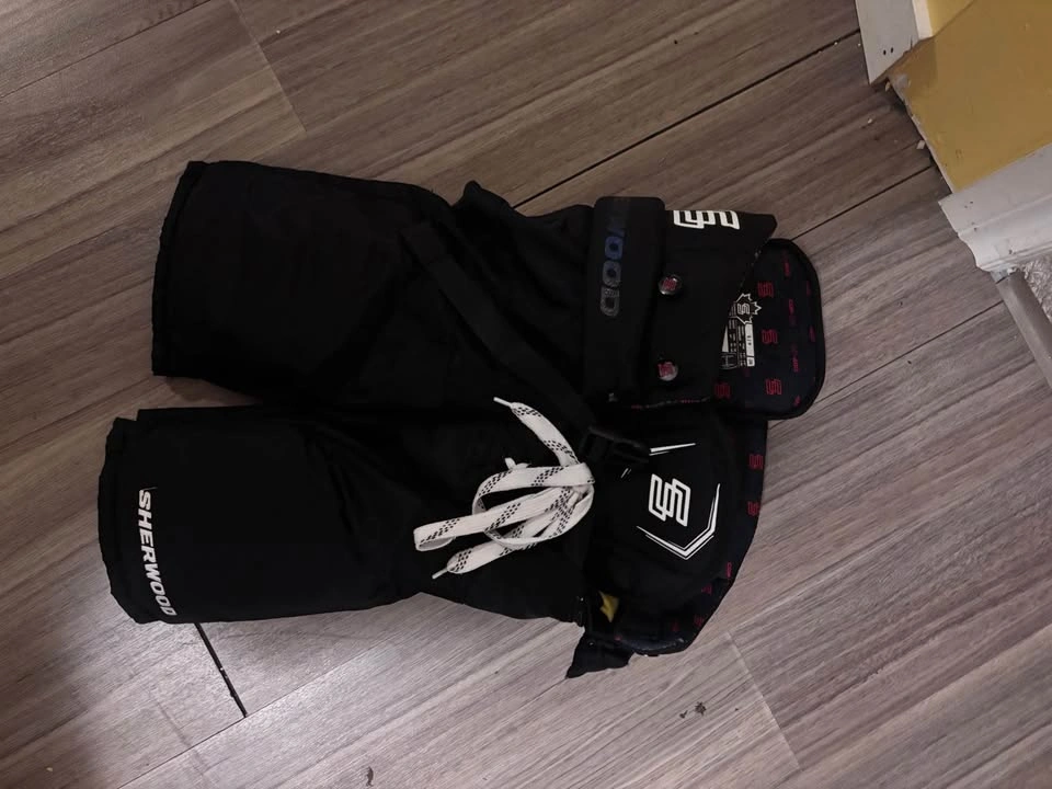 Sherwood Rekker, T60x, and E-Lite Junior Hockey Equipment Set - photo 5