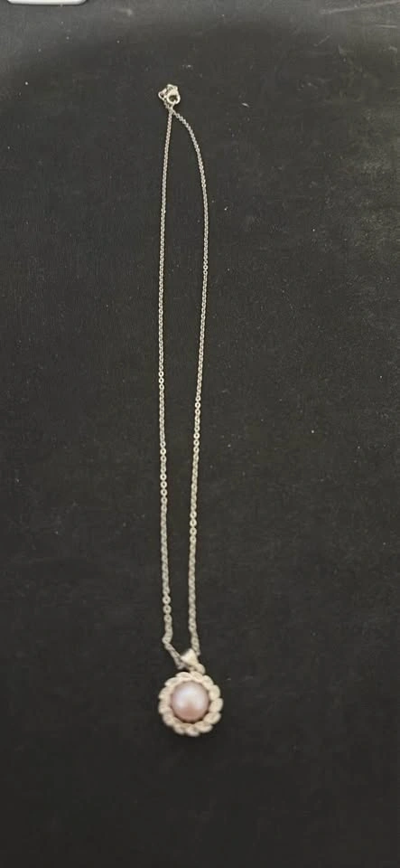Silver-Toned Pink Pearl Pendant Necklace - photo 2