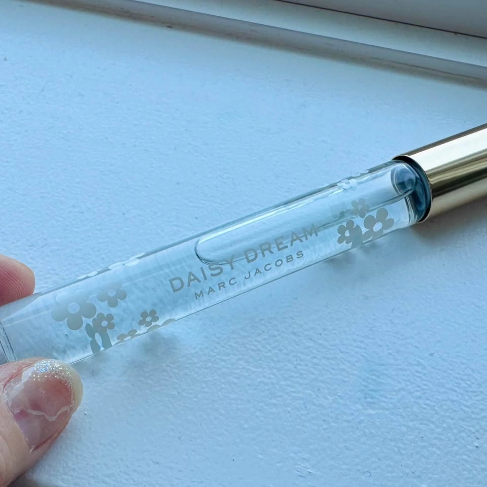 Marc Jacobs Daisy Dream Rollerball Perfume - photo 2
