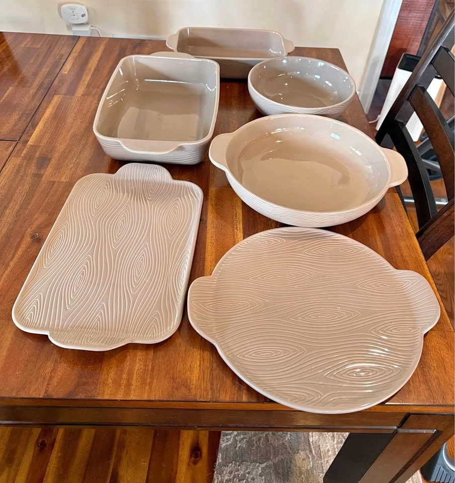 6 piece bake and serve set Like New