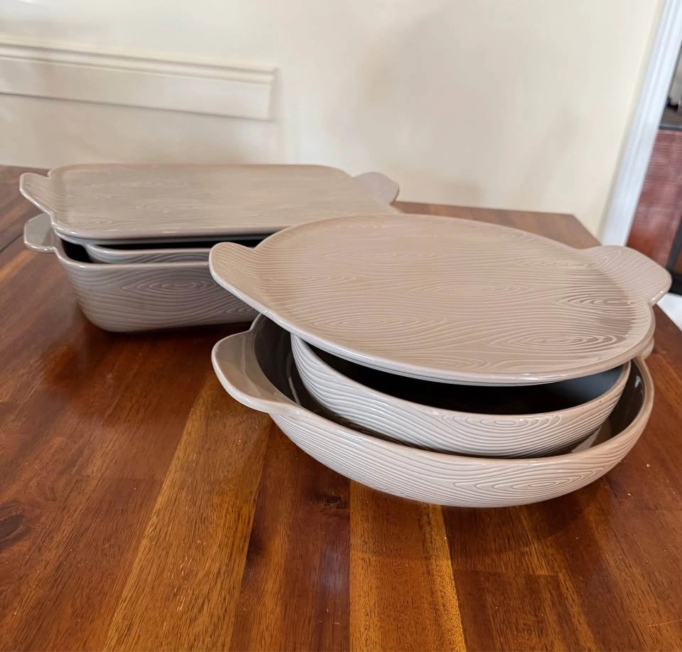 6 piece bake and serve set Like New - photo 3