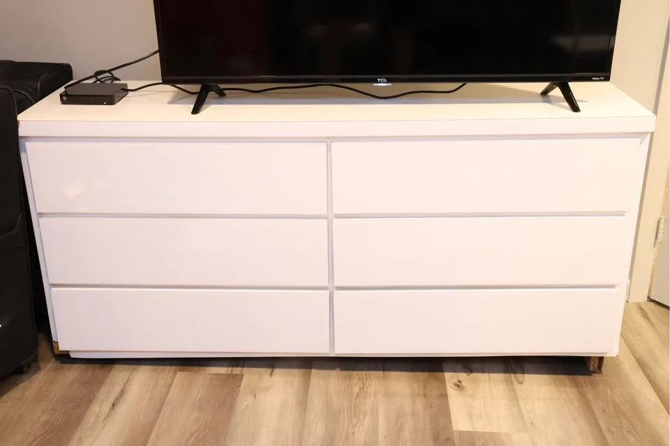 🚚 Delivery + MALM chest dresser of 6 drawers 25279 image indicator(3)