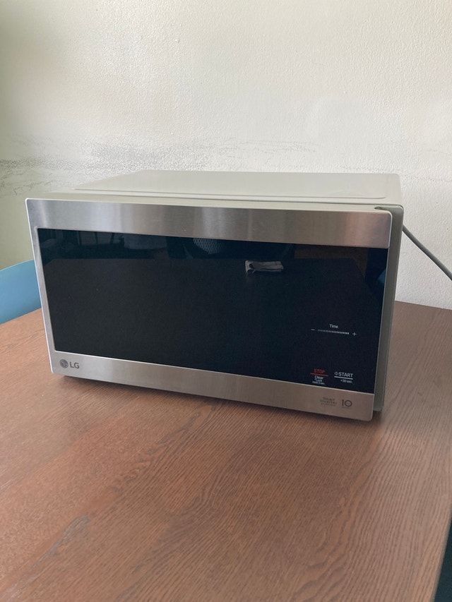 LG Smart Inverter Microwave LMC0975ST