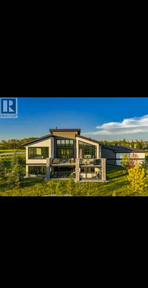 Beautiful Acreage Minutes From Calgary City Limits - photo 2