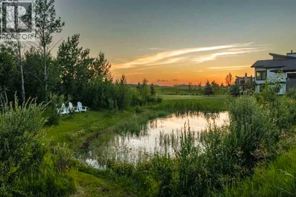 Beautiful Acreage Minutes From Calgary City Limits - photo 3
