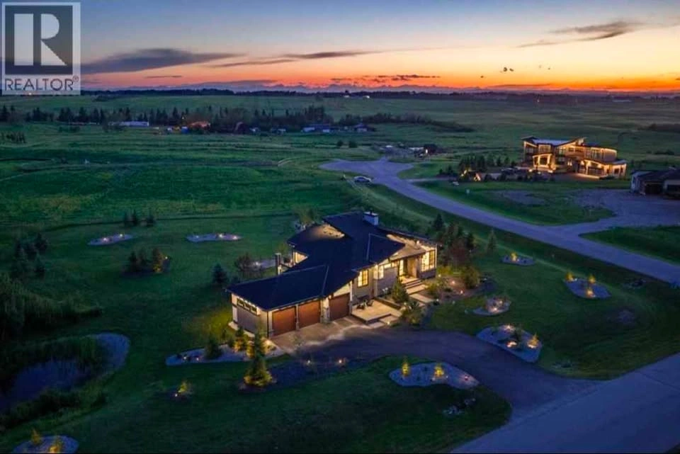 Beautiful Acreage Minutes From Calgary City Limits - photo 4