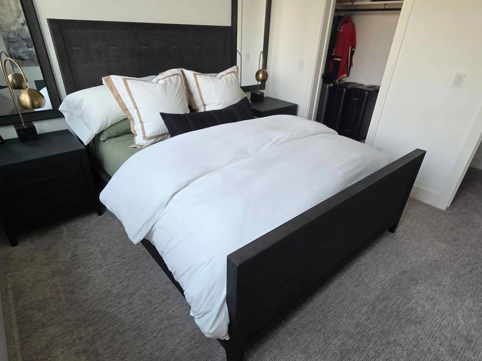 Restoration Hardware Graydon Shagreen Queen Bed & 2 Nightstands - photo 4