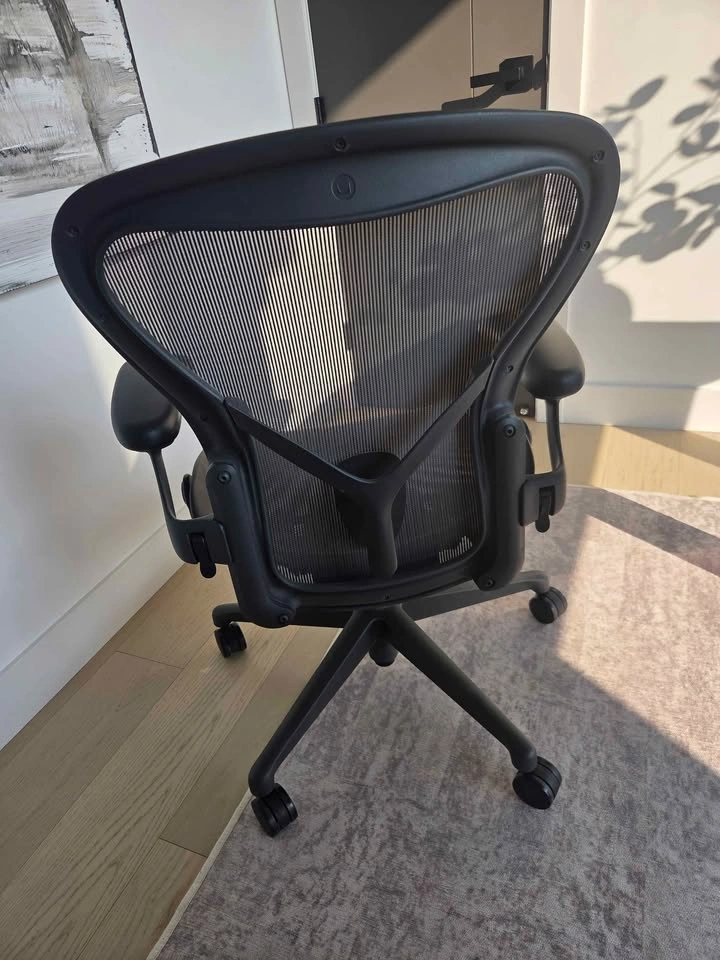 Herman Miller Remastered Aeron Chair (Size B) – Like New - photo 3