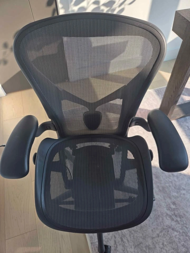 Herman Miller Remastered Aeron Chair (Size B) – Like New - photo 5
