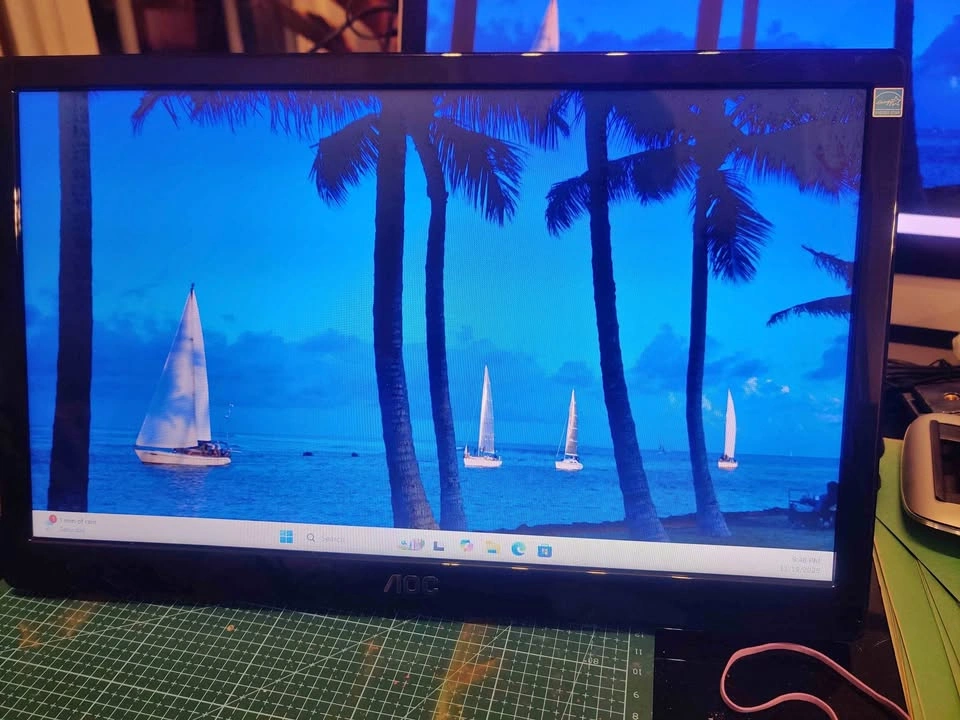 AOC e1659FWU 16" LED USB Powered Portable Monitor