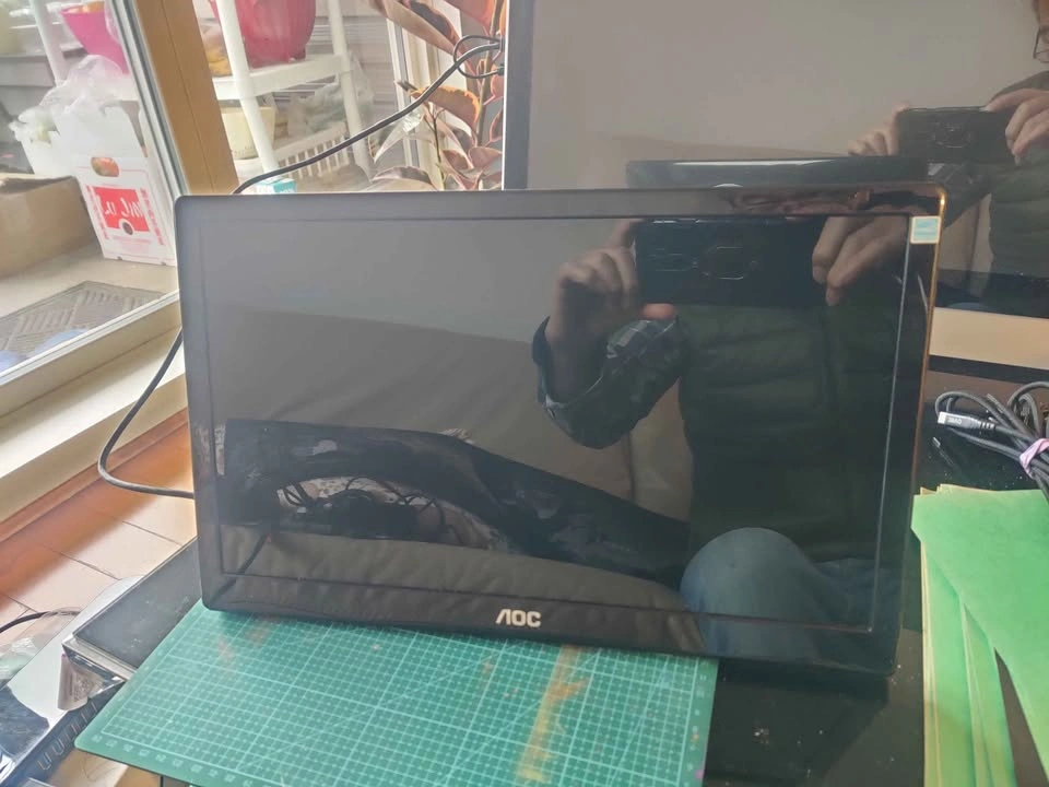 AOC e1659FWU 16" LED USB Powered Portable Monitor - photo 2
