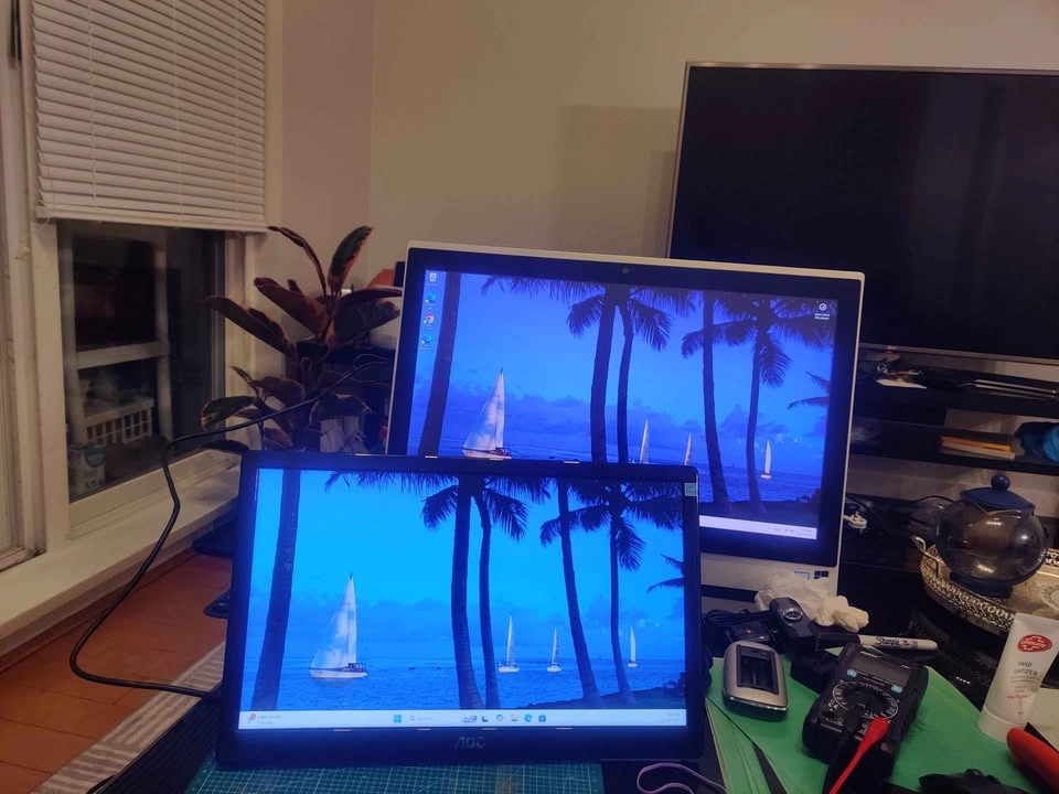 AOC e1659FWU 16" LED USB Powered Portable Monitor - photo 3