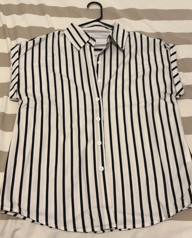 Women’s Blouse Size Medium - photo 4