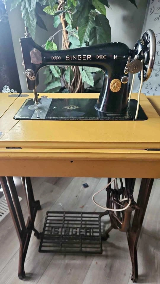 Vintage Singer Treadle Sewing Machine