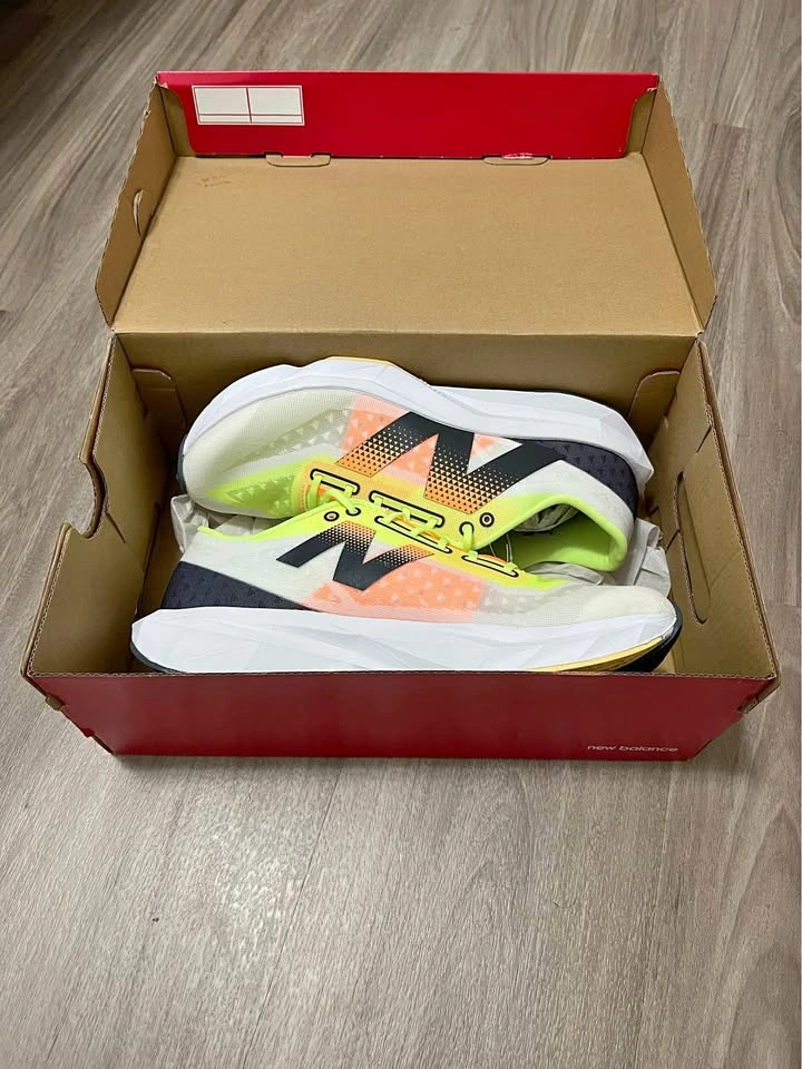 Mens Size 9 New Balance Pulse Shoes