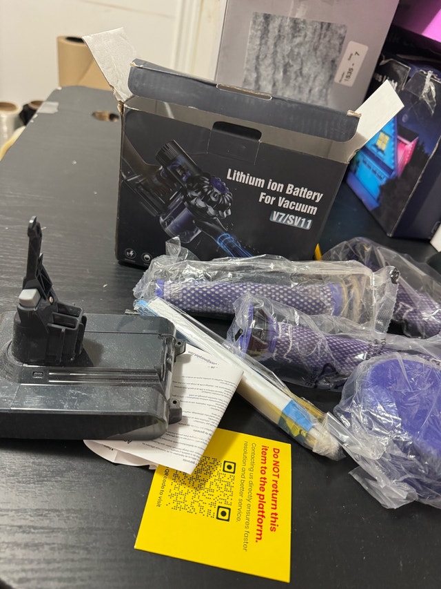 Dyson V7 SV11 Replacement Battery and Filter Kit - photo 2