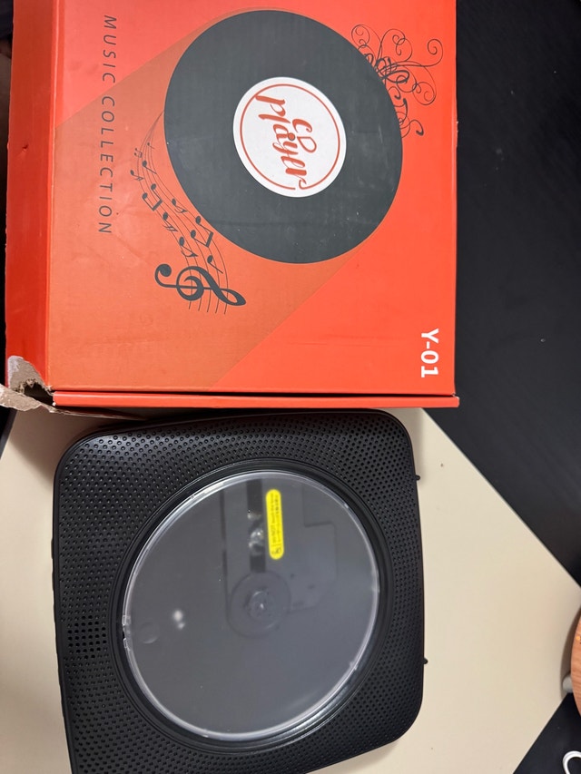 Y-01 Portable CD Player
