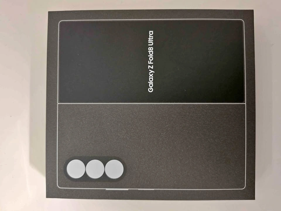 Samsung Galaxy Z Fold8 Ultra Violet shadow