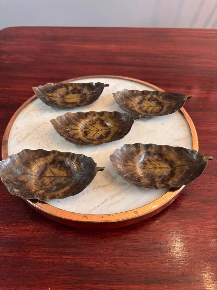 Vintage Metal Leaf Trays - set of five - photo 2