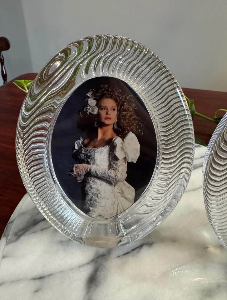 Vintage Glass Oval Picture Frames - Set of Two - photo 2