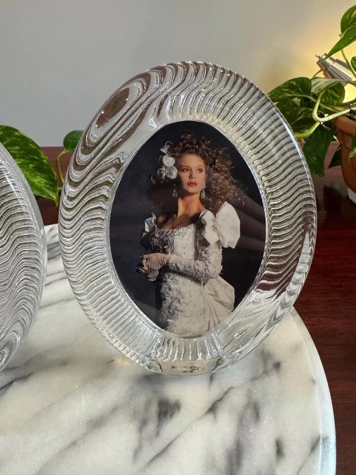 Vintage Glass Oval Picture Frames - Set of Two - photo 3