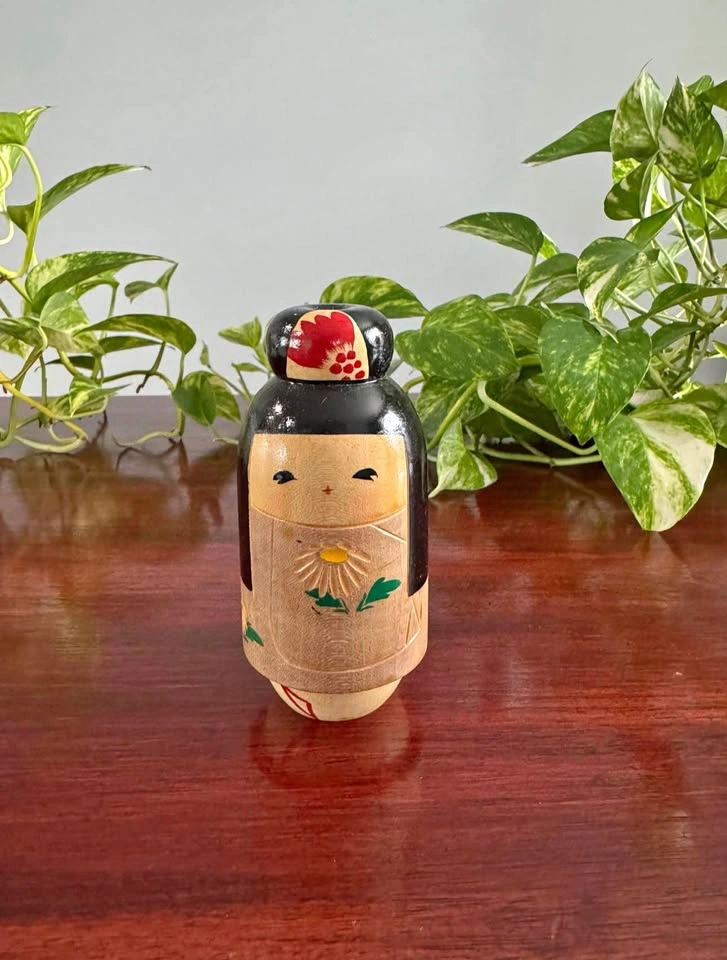 Vintage Wooden Japanese Kokeshi Doll - 12 cm