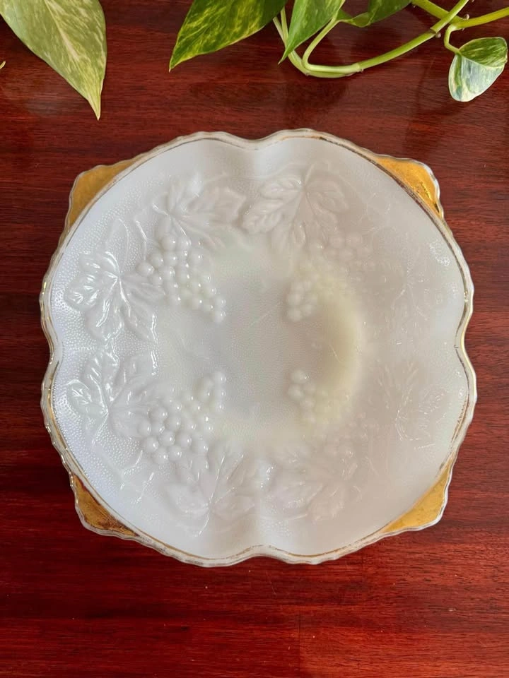 Vintage Milk Glass Serving Platter - Gold Trim - Grapes and Leav - photo 2