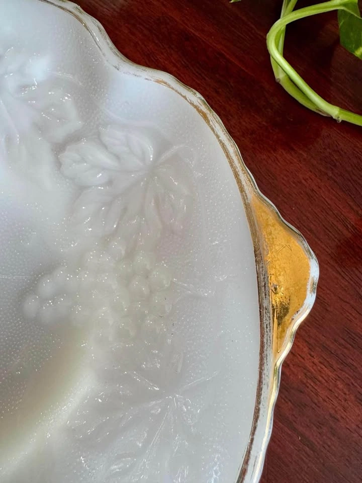 Vintage Milk Glass Serving Platter - Gold Trim - Grapes and Leav - photo 5