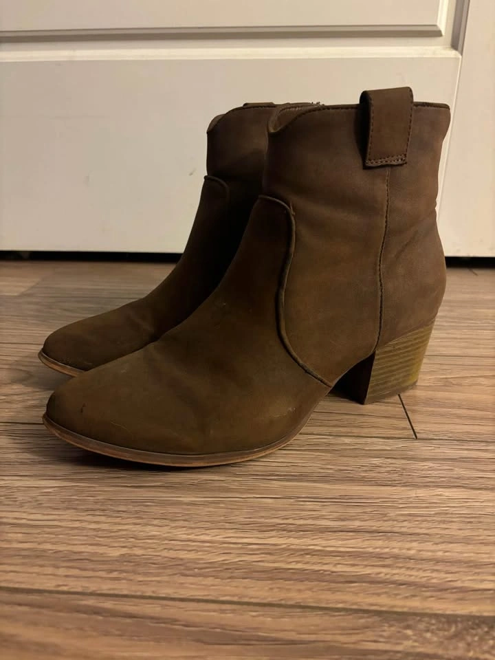Brown ankle boots - photo 2