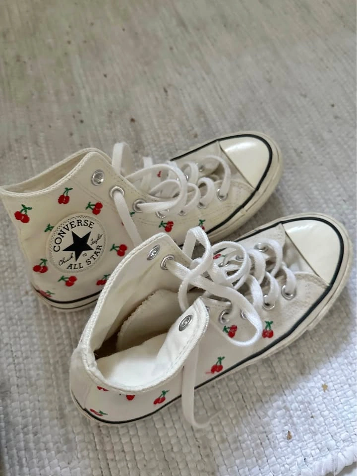 Cherry converse