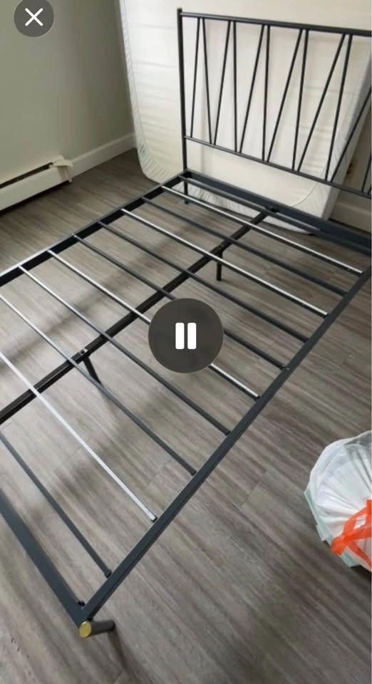 Metal bed frame - photo 2
