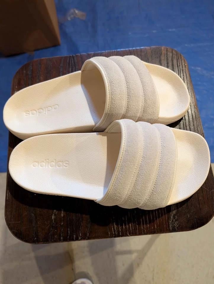 adidas Adilette Comfort Slides - size 9 men's - photo 2