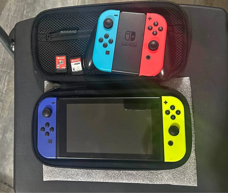 Switch Bundle + 4 Joy-Cons & 2 Games (Mario Odyssey, FC 24)