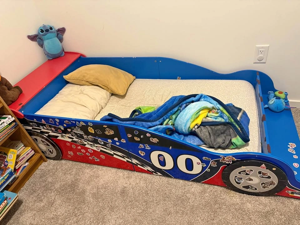 Race car toddlers bed